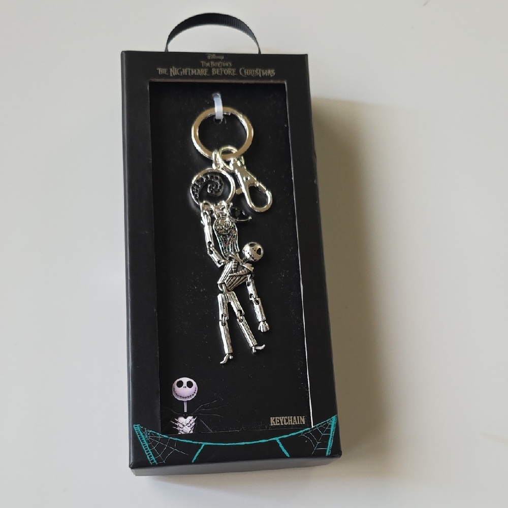 Silver Skeleton Keychain‎